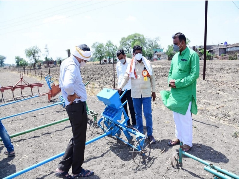 namdeorao aanadrao vaidya make a various machinary for farming use