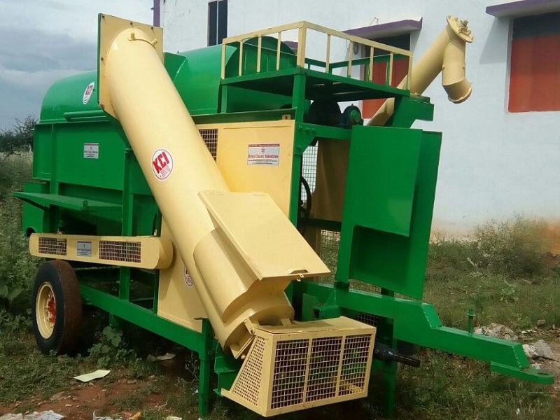 multicrop thresher and combined harvester this machin useful for crop harvesting