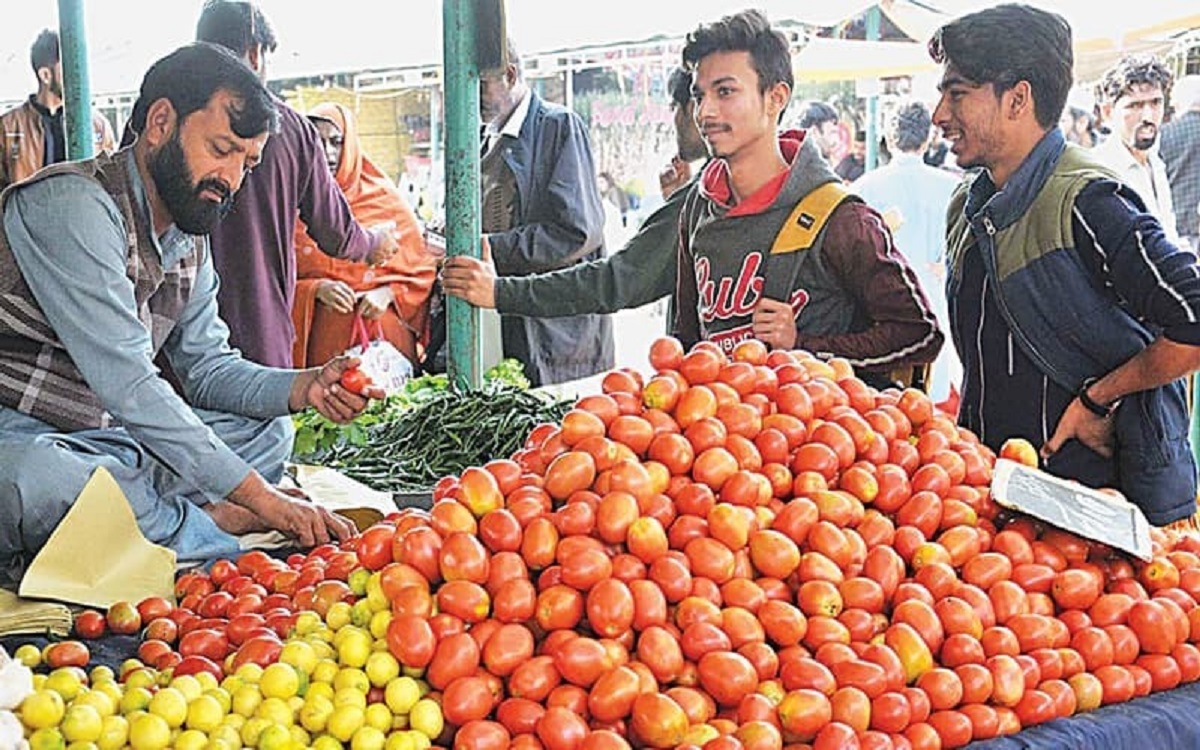 prices of tomatoes and petrol are the same