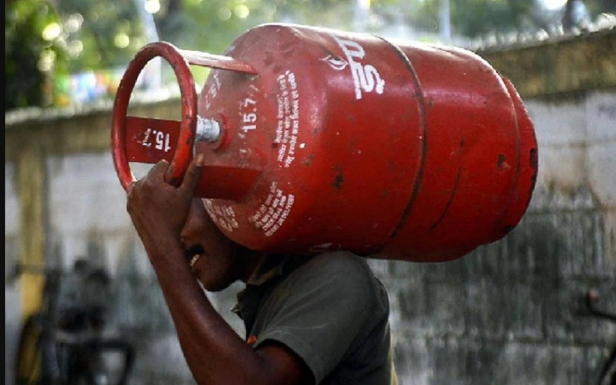 ration card holders free LPG cylinders scheme started