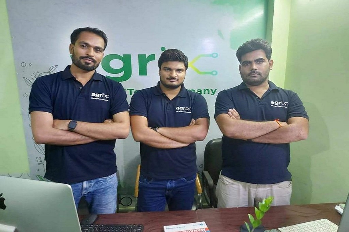 three youth establish one in platform for solving problem of farmer