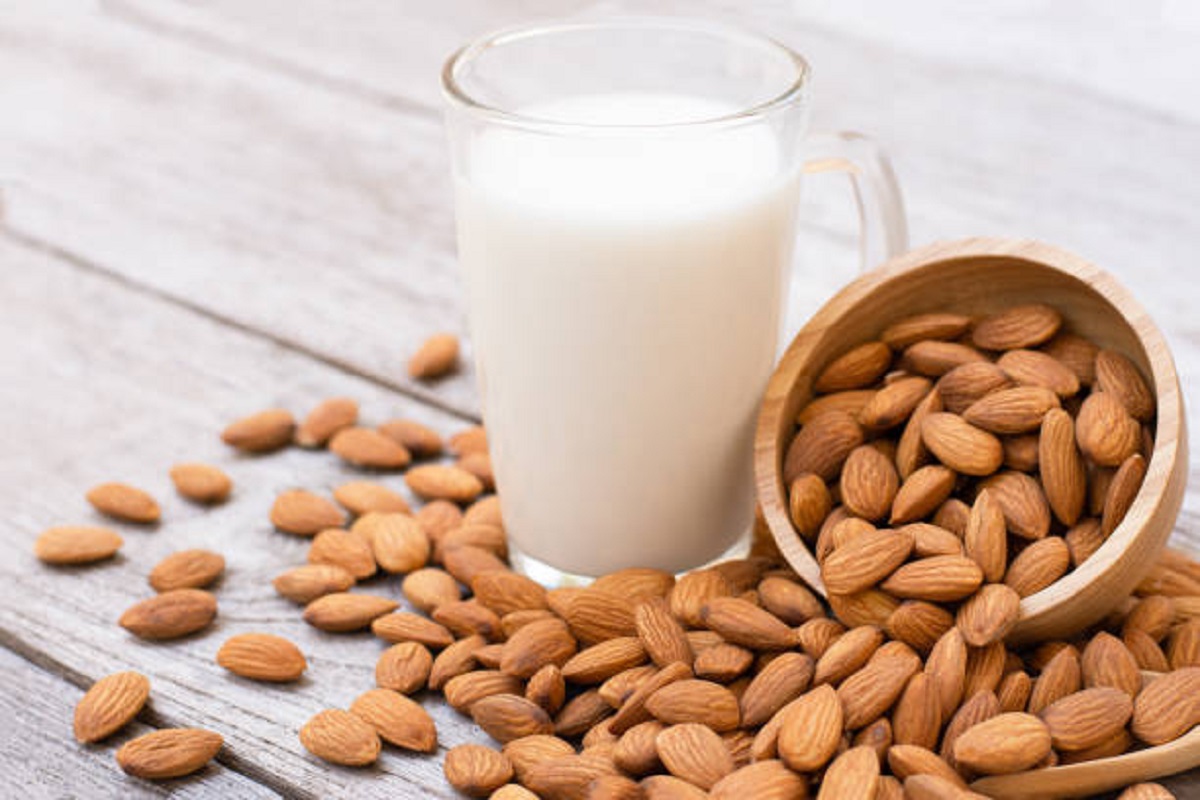 drink milk with almond and plums