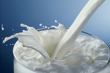 दुधाबद्दल अत्यंत उपयुक्त माहिती, ईतके फायदेशीर असते दूध